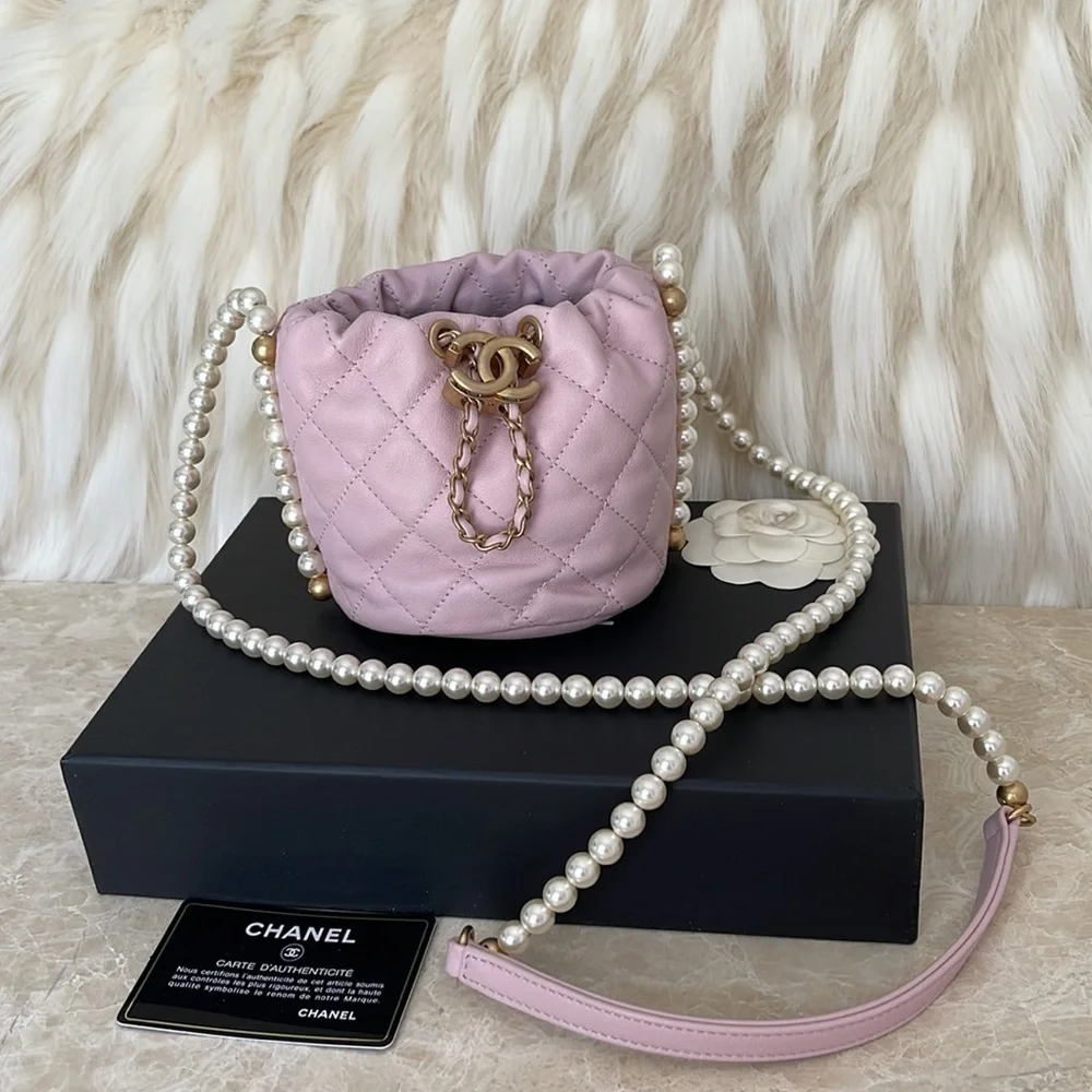 CHANEL Luxurious Lamb leather bag authentic 100%